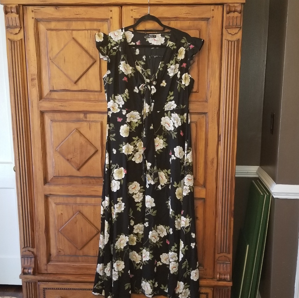 NWOT Frill Black Warp Floral Maxi Dress